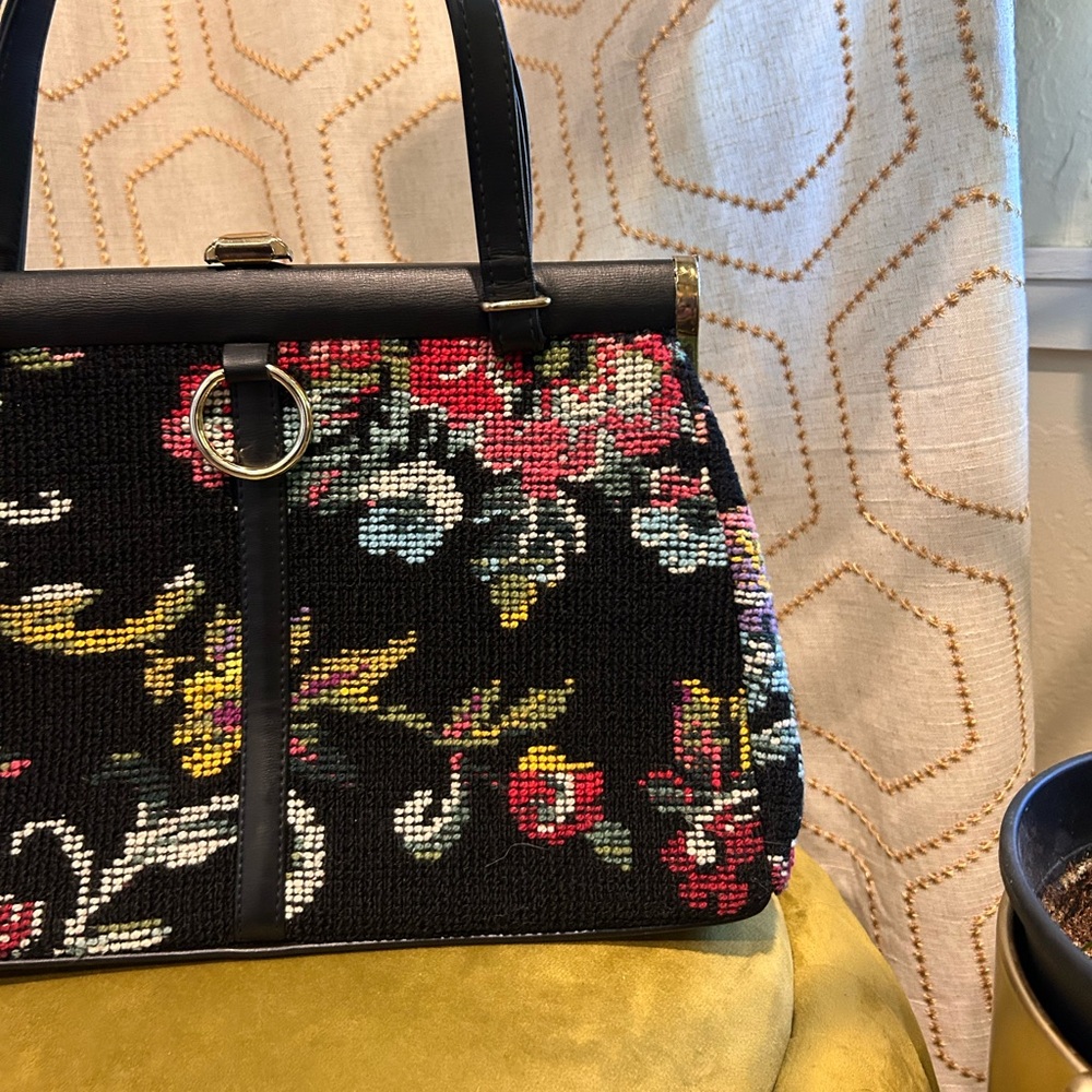 Floral cross stitch purse - Picture 3 of 6